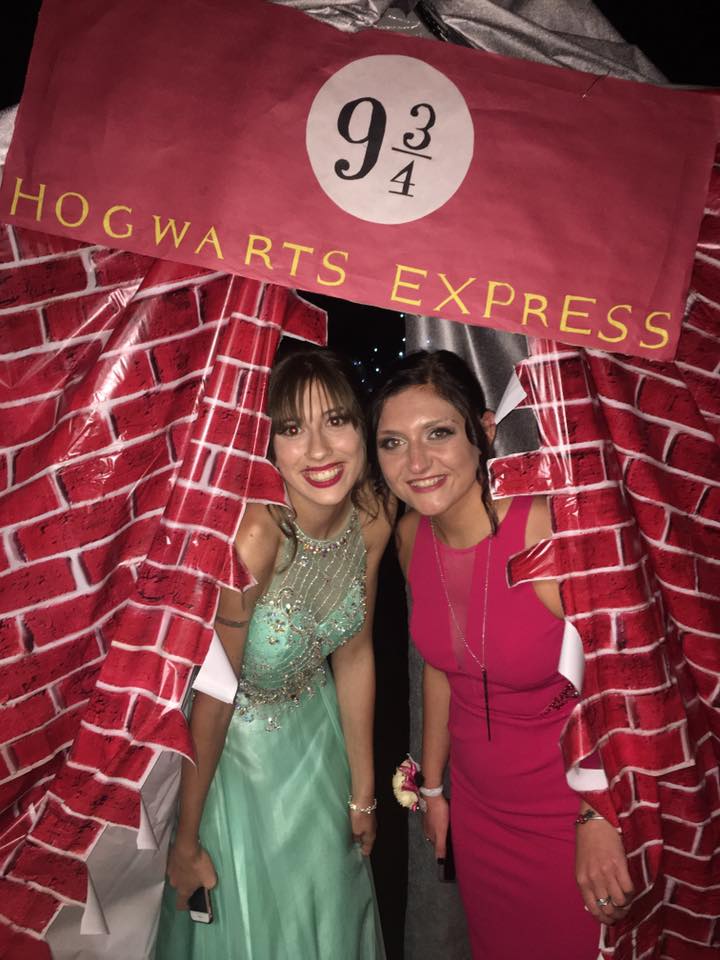 A peek at prom Ada Icon