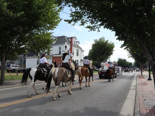 F&M parade's tail end / PHOTO Ada Icon
