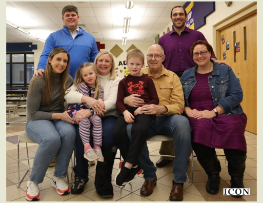 Mike Elliott family L-R) (front) Megan Sizemore, Zoe Sizemore, Michele Elliott, Jack Elliott, Mike Elliott, Meredith Campbell, (back) Jon Sizemore, Jason Campbell.
