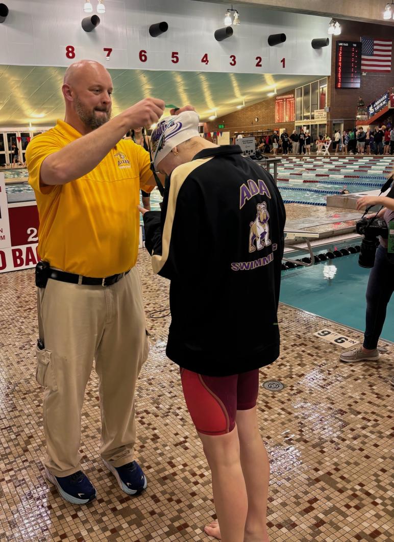 Baumgartner receiving OHSAA medal / PHOTO Ashley Robey